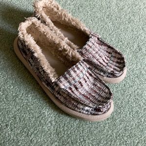 donna hemp fuzzy sanuks